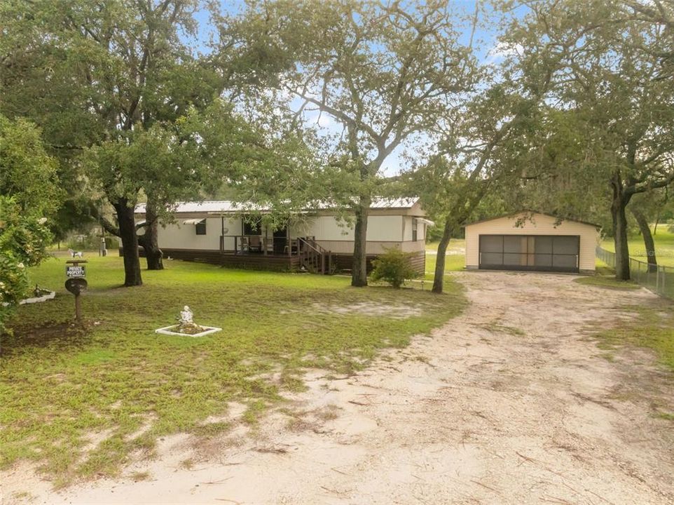 Active With Contract: $179,500 (3 beds, 2 baths, 924 Square Feet)