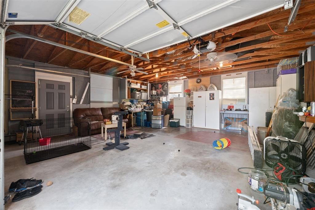 Active With Contract: $179,500 (3 beds, 2 baths, 924 Square Feet)