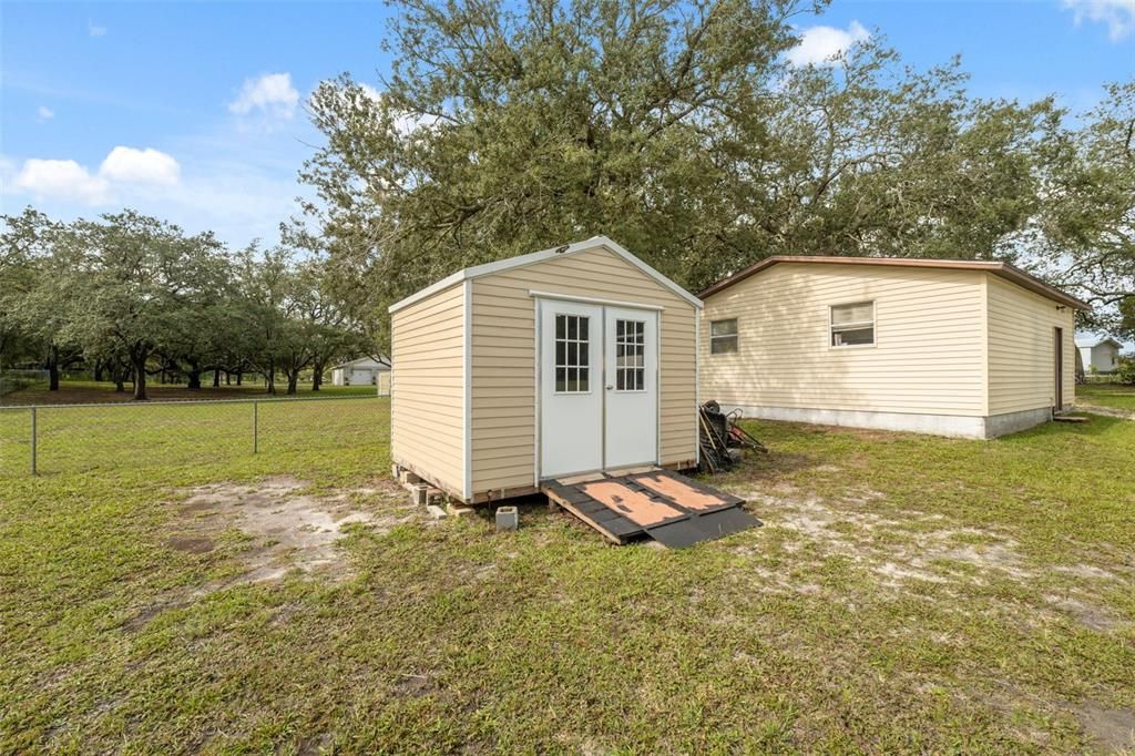 Active With Contract: $179,500 (3 beds, 2 baths, 924 Square Feet)
