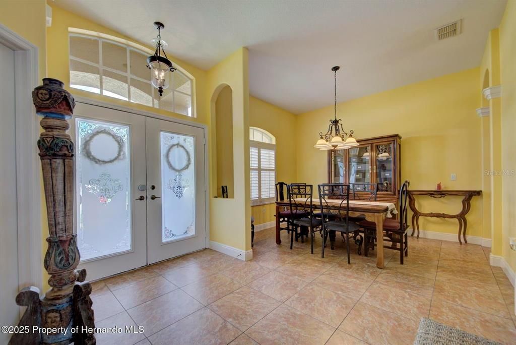 En Venta: $585,000 (4 camas, 3 baños, 2528 Pies cuadrados)