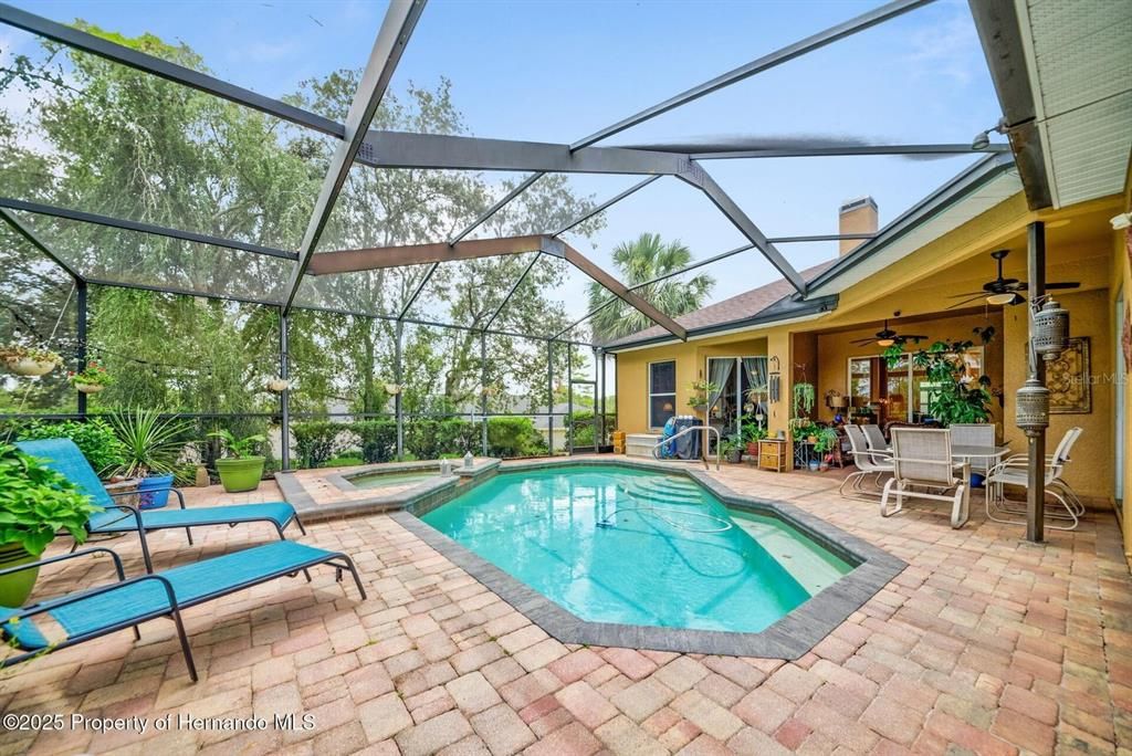 En Venta: $585,000 (4 camas, 3 baños, 2528 Pies cuadrados)