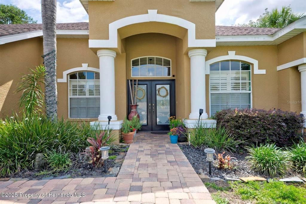 En Venta: $585,000 (4 camas, 3 baños, 2528 Pies cuadrados)