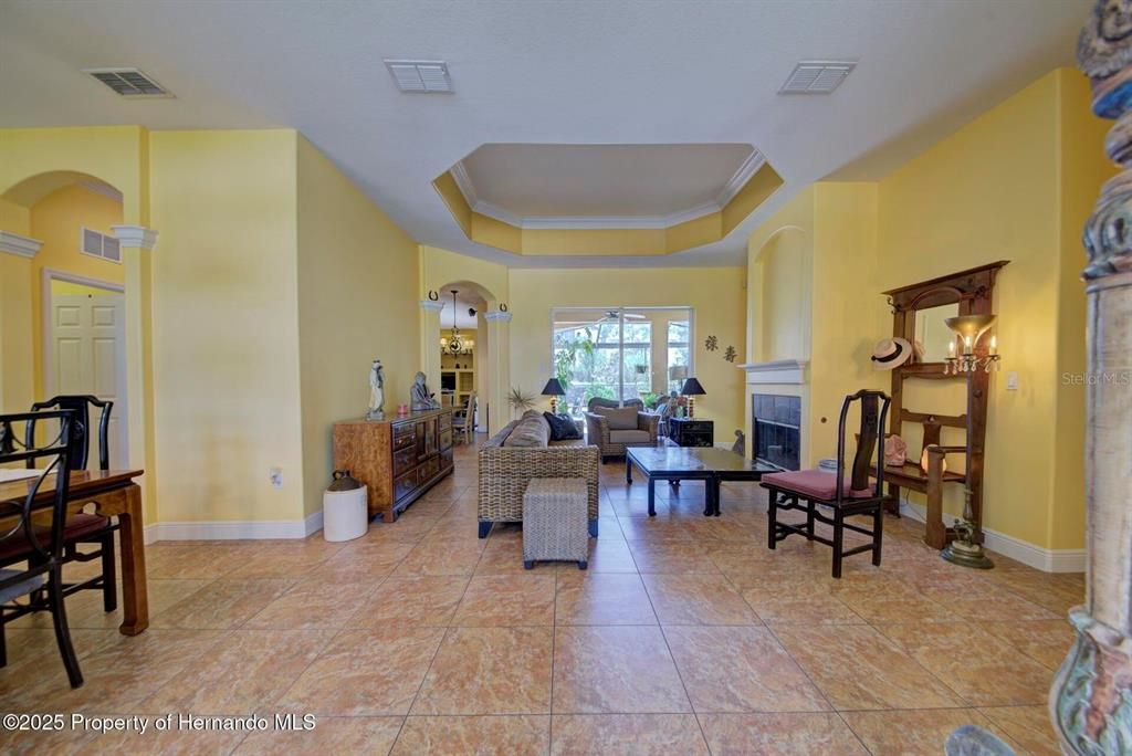 En Venta: $585,000 (4 camas, 3 baños, 2528 Pies cuadrados)