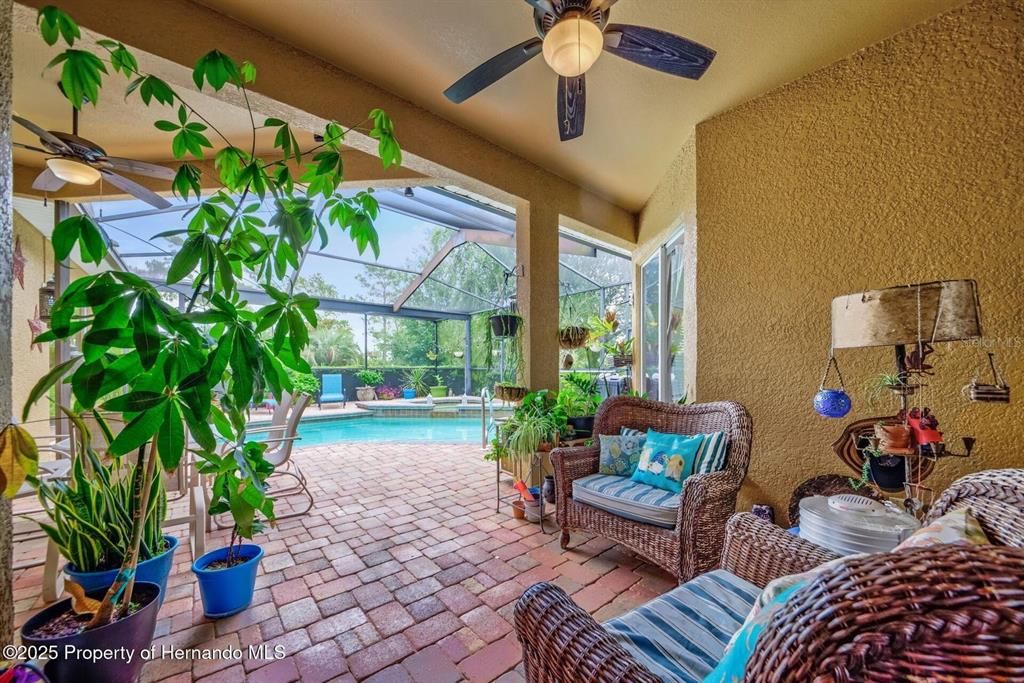 En Venta: $585,000 (4 camas, 3 baños, 2528 Pies cuadrados)