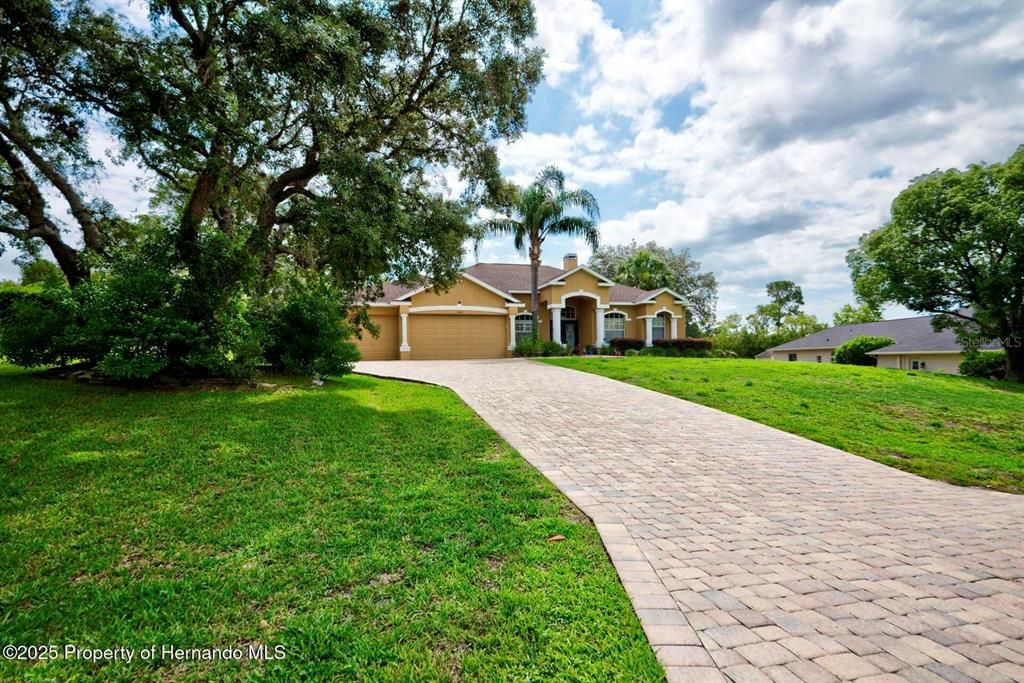 En Venta: $585,000 (4 camas, 3 baños, 2528 Pies cuadrados)