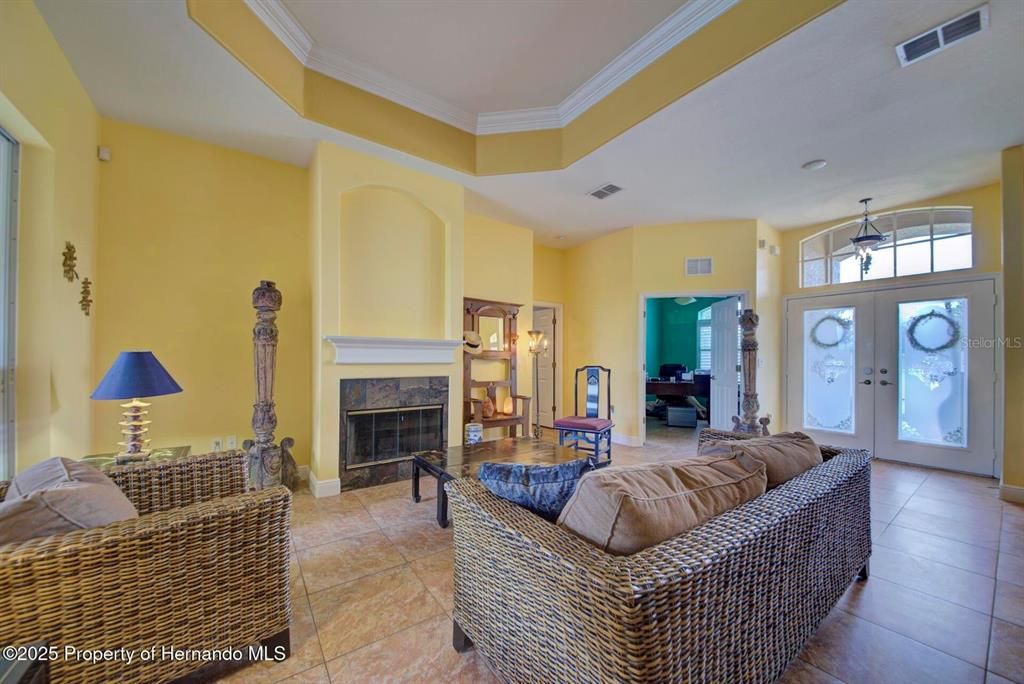 En Venta: $585,000 (4 camas, 3 baños, 2528 Pies cuadrados)