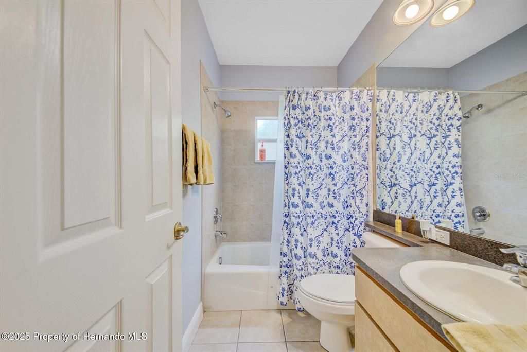 En Venta: $585,000 (4 camas, 3 baños, 2528 Pies cuadrados)