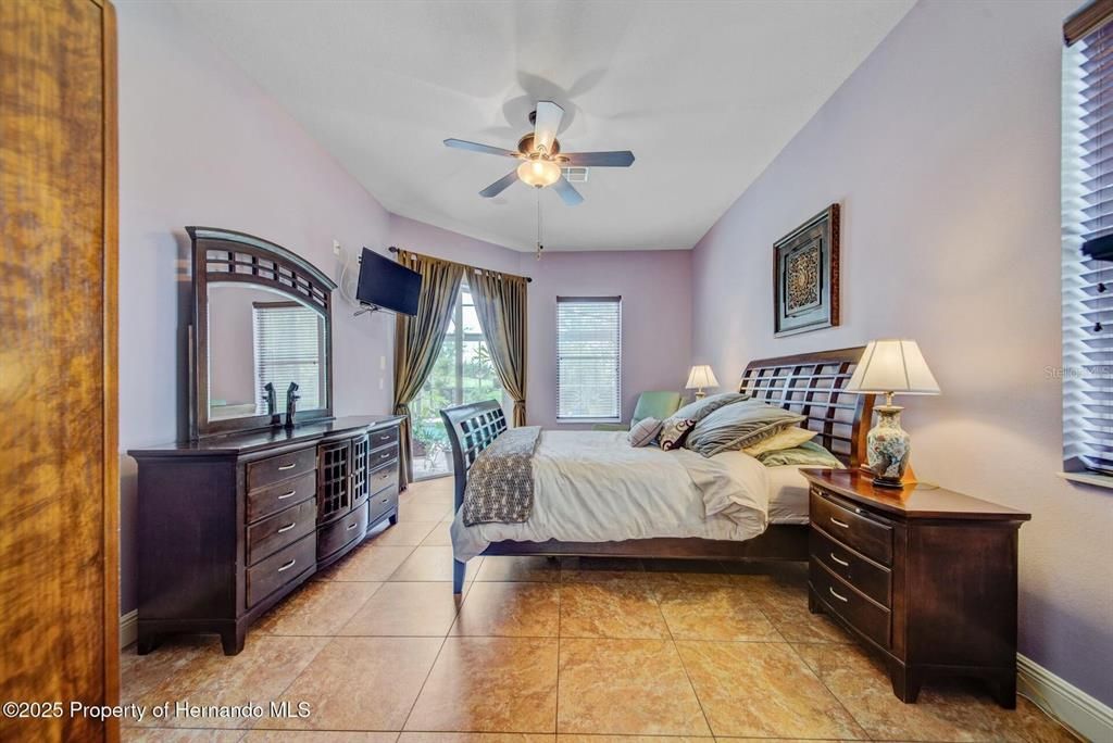 En Venta: $585,000 (4 camas, 3 baños, 2528 Pies cuadrados)