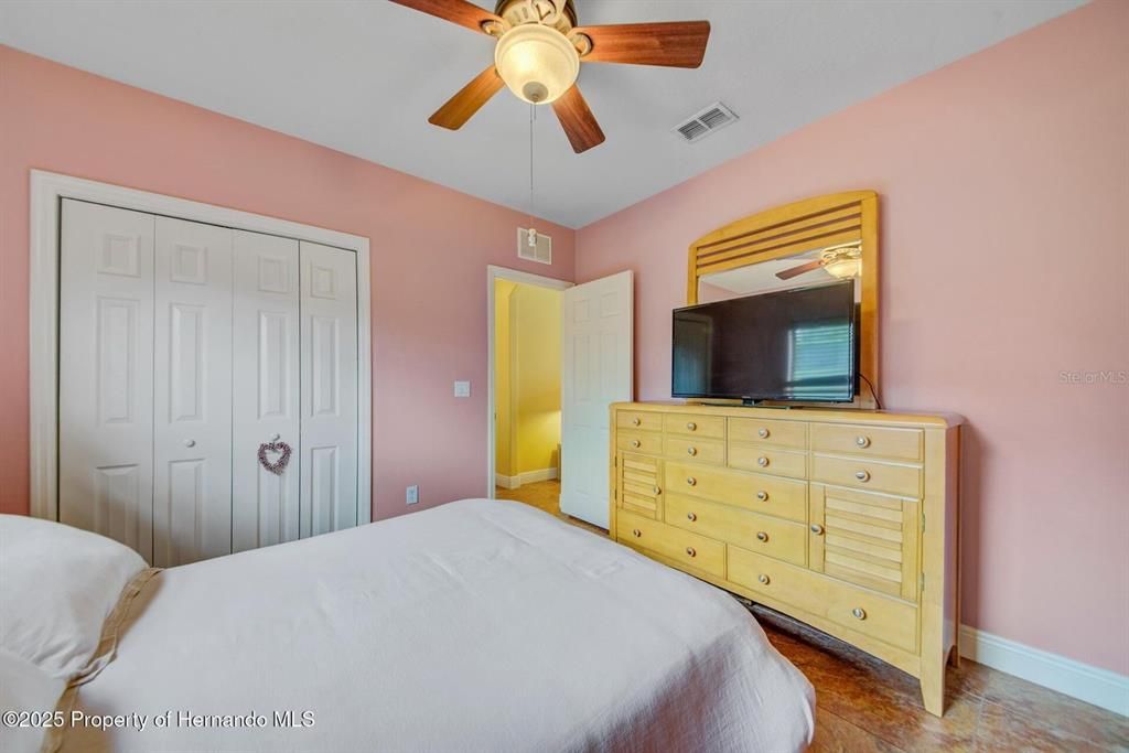 En Venta: $585,000 (4 camas, 3 baños, 2528 Pies cuadrados)