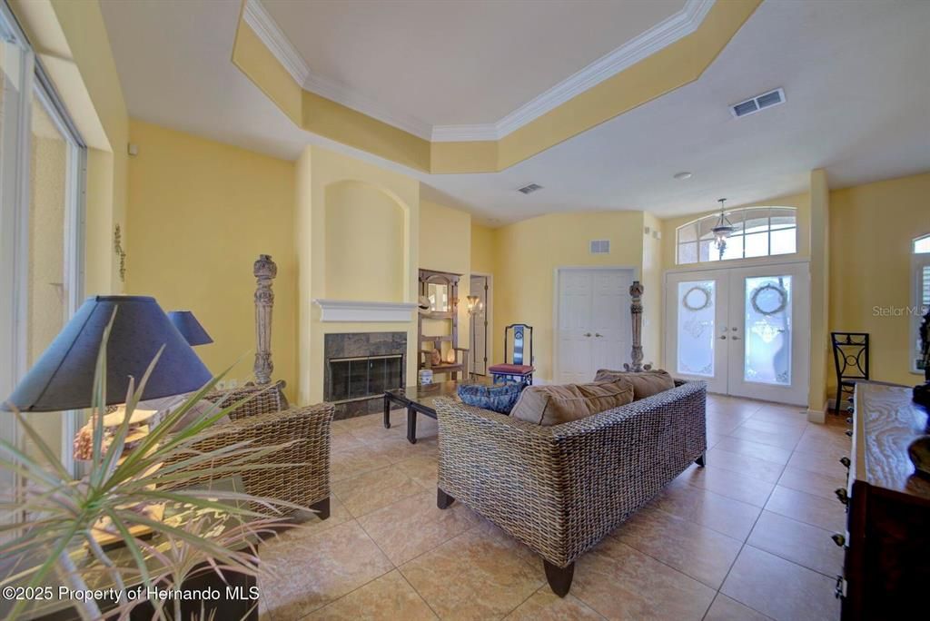 En Venta: $585,000 (4 camas, 3 baños, 2528 Pies cuadrados)