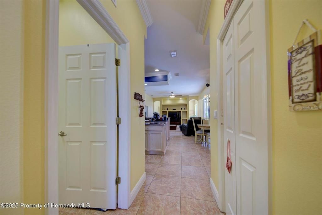 En Venta: $585,000 (4 camas, 3 baños, 2528 Pies cuadrados)