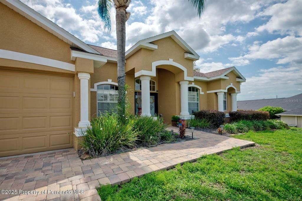 En Venta: $585,000 (4 camas, 3 baños, 2528 Pies cuadrados)