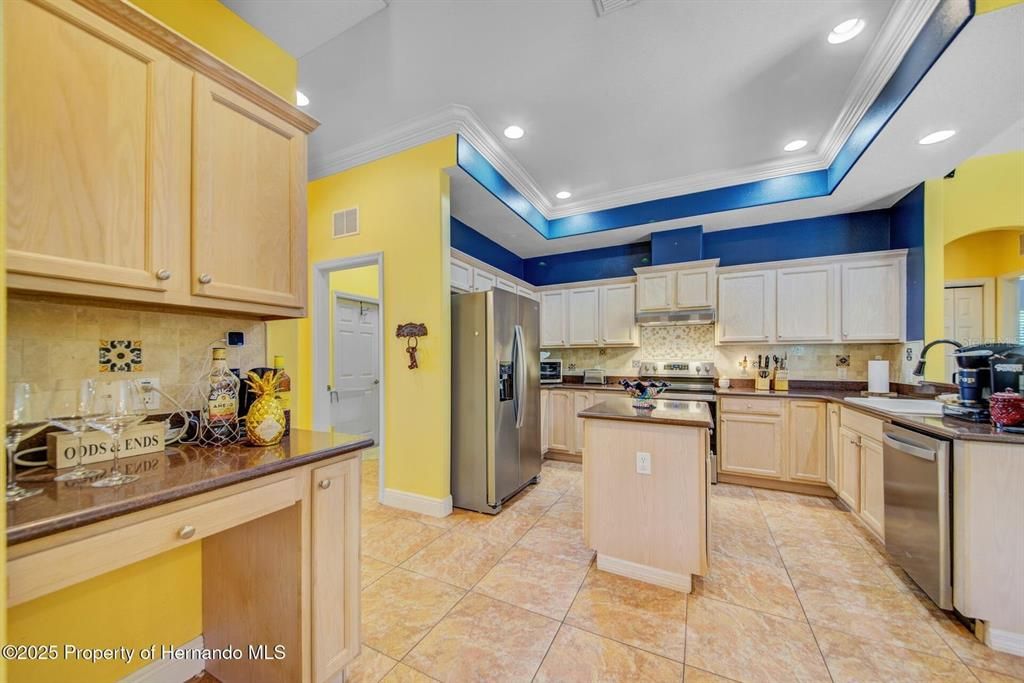 En Venta: $585,000 (4 camas, 3 baños, 2528 Pies cuadrados)