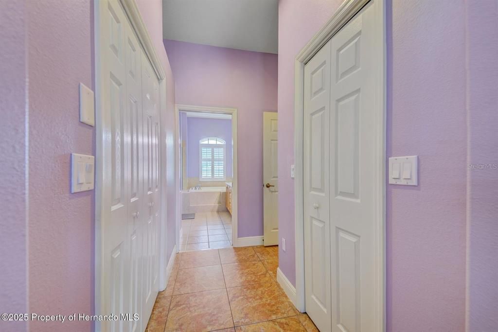 En Venta: $585,000 (4 camas, 3 baños, 2528 Pies cuadrados)