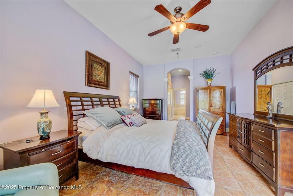 En Venta: $585,000 (4 camas, 3 baños, 2528 Pies cuadrados)