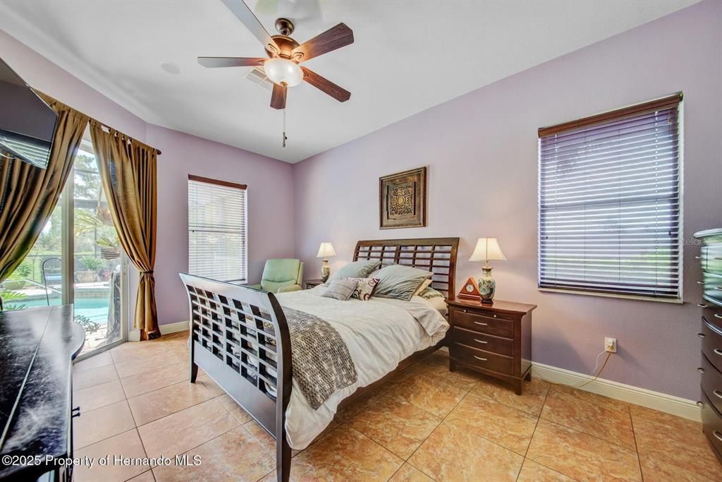 En Venta: $585,000 (4 camas, 3 baños, 2528 Pies cuadrados)