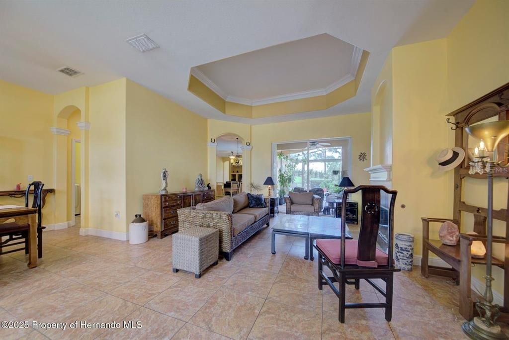 En Venta: $585,000 (4 camas, 3 baños, 2528 Pies cuadrados)