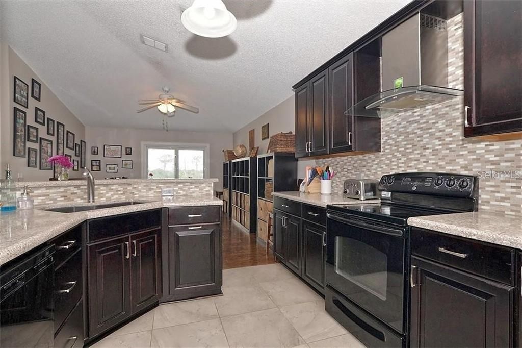 Active With Contract: $2,390 (3 beds, 2 baths, 1600 Square Feet)