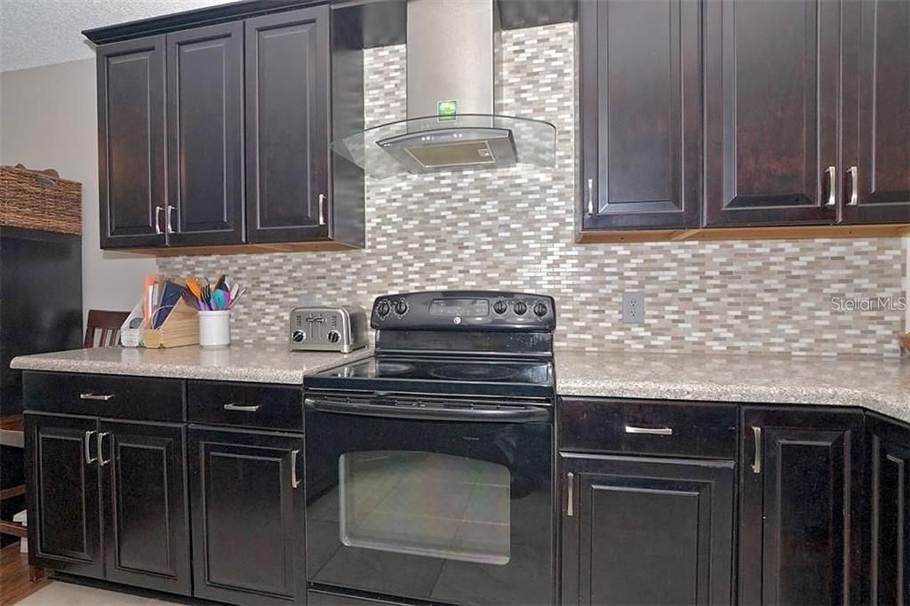 Active With Contract: $2,390 (3 beds, 2 baths, 1600 Square Feet)