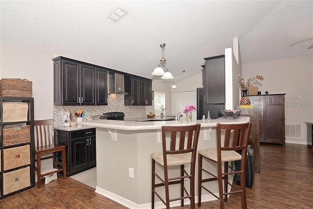 Active With Contract: $2,390 (3 beds, 2 baths, 1600 Square Feet)