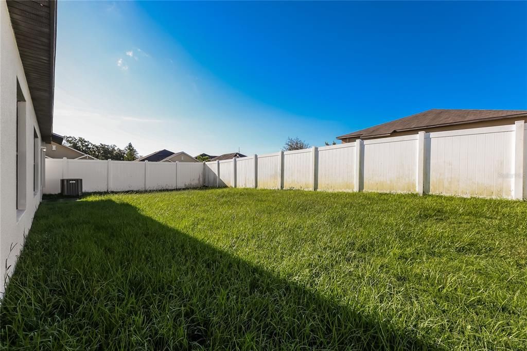 Activo con contrato: $2,035 (4 camas, 2 baños, 1922 Pies cuadrados)