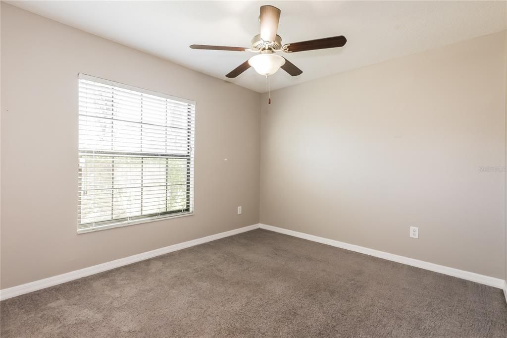 Activo con contrato: $2,035 (4 camas, 2 baños, 1922 Pies cuadrados)