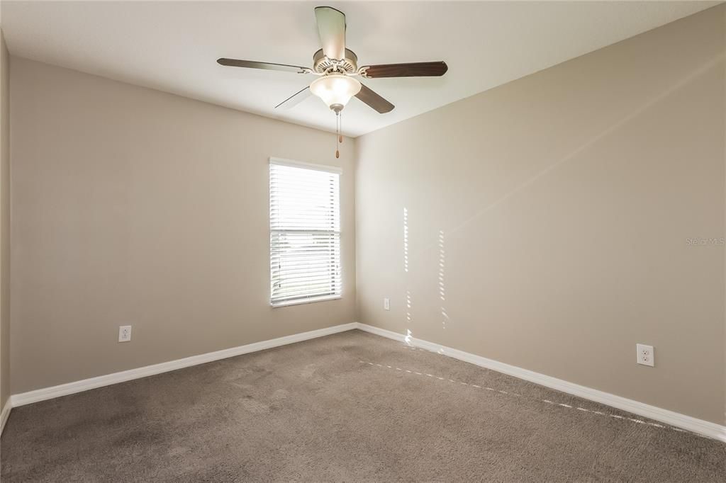 Activo con contrato: $2,035 (4 camas, 2 baños, 1922 Pies cuadrados)