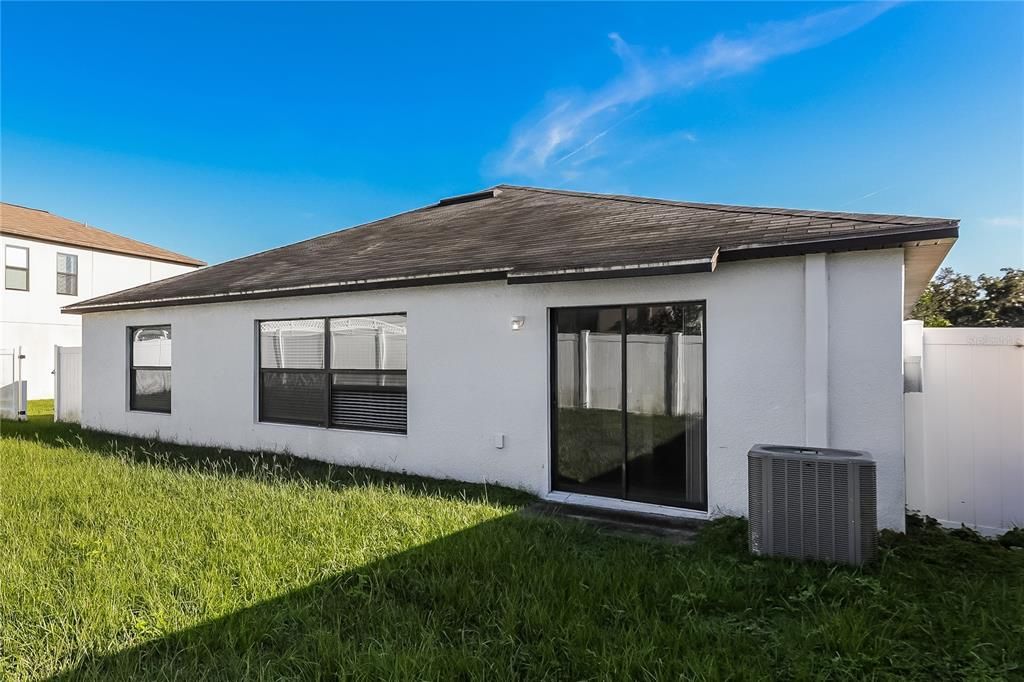 Activo con contrato: $2,035 (4 camas, 2 baños, 1922 Pies cuadrados)