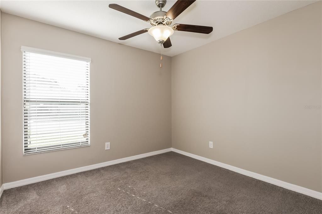 Activo con contrato: $2,035 (4 camas, 2 baños, 1922 Pies cuadrados)