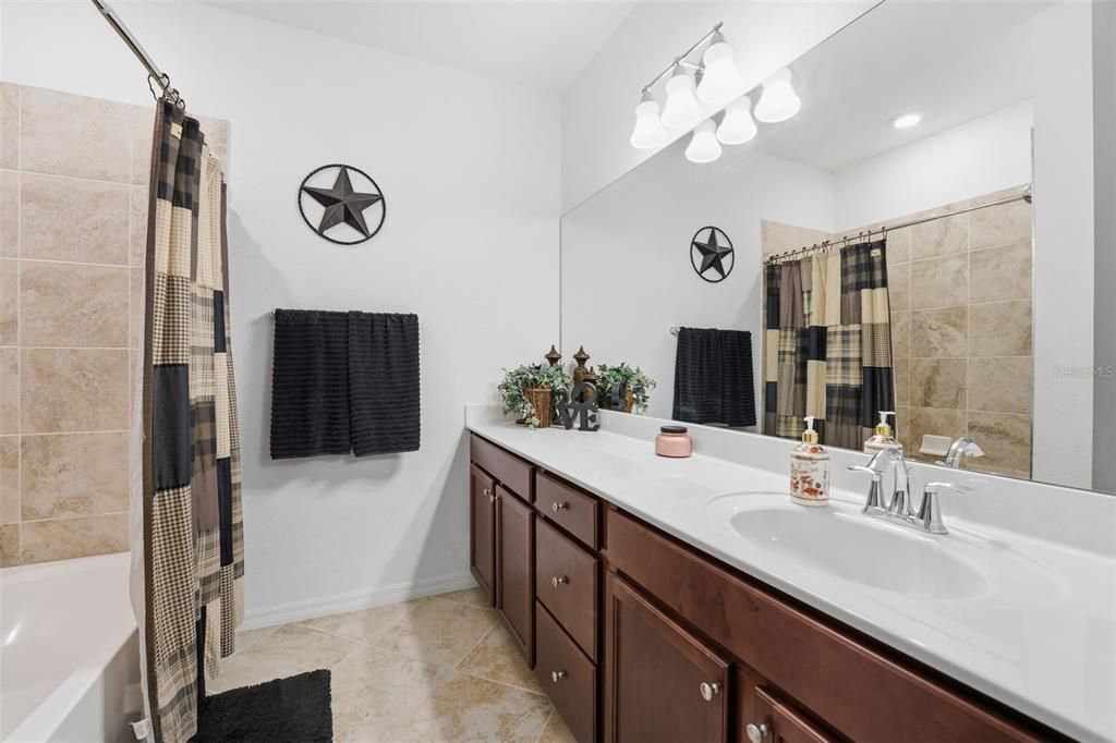 For Sale: $280,000 (3 beds, 2 baths, 1949 Square Feet)