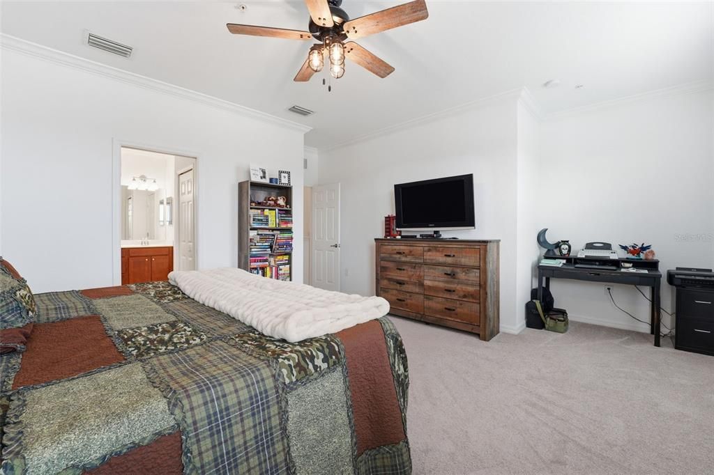 For Sale: $280,000 (3 beds, 2 baths, 1949 Square Feet)