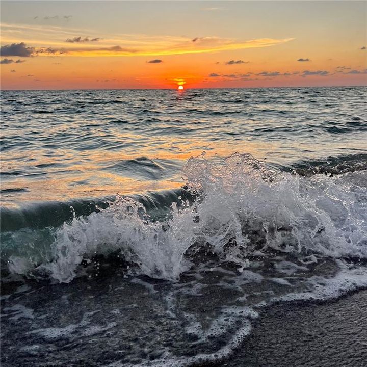 For Sale: $280,000 (3 beds, 2 baths, 1949 Square Feet)