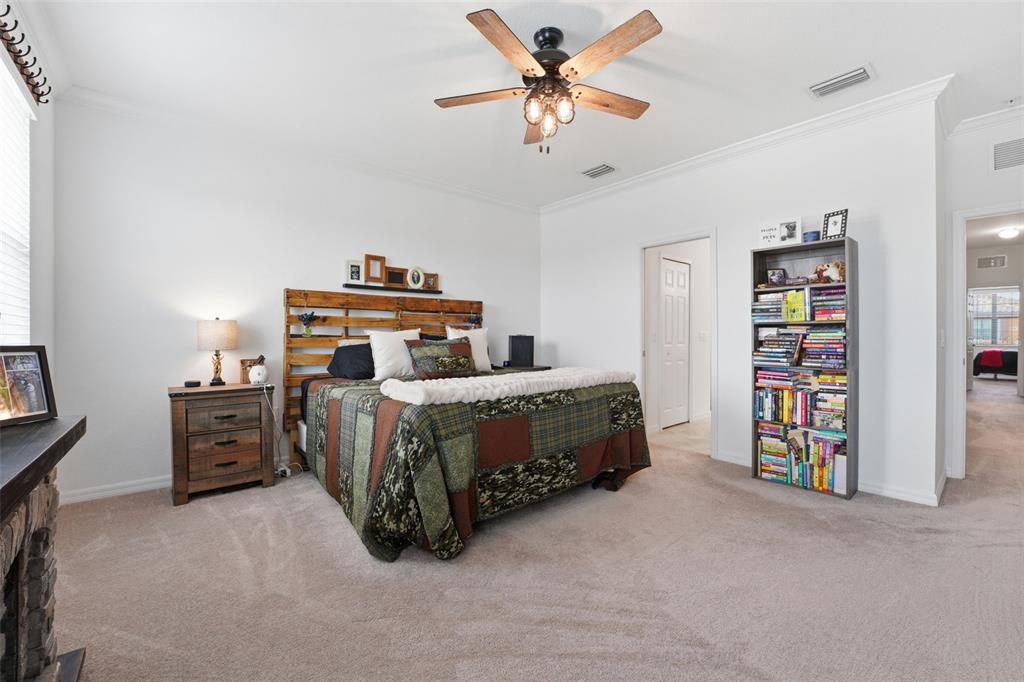 For Sale: $280,000 (3 beds, 2 baths, 1949 Square Feet)