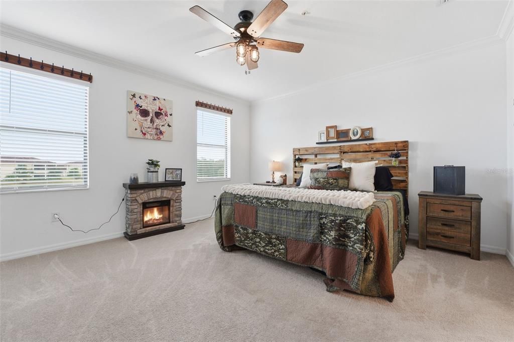 For Sale: $280,000 (3 beds, 2 baths, 1949 Square Feet)