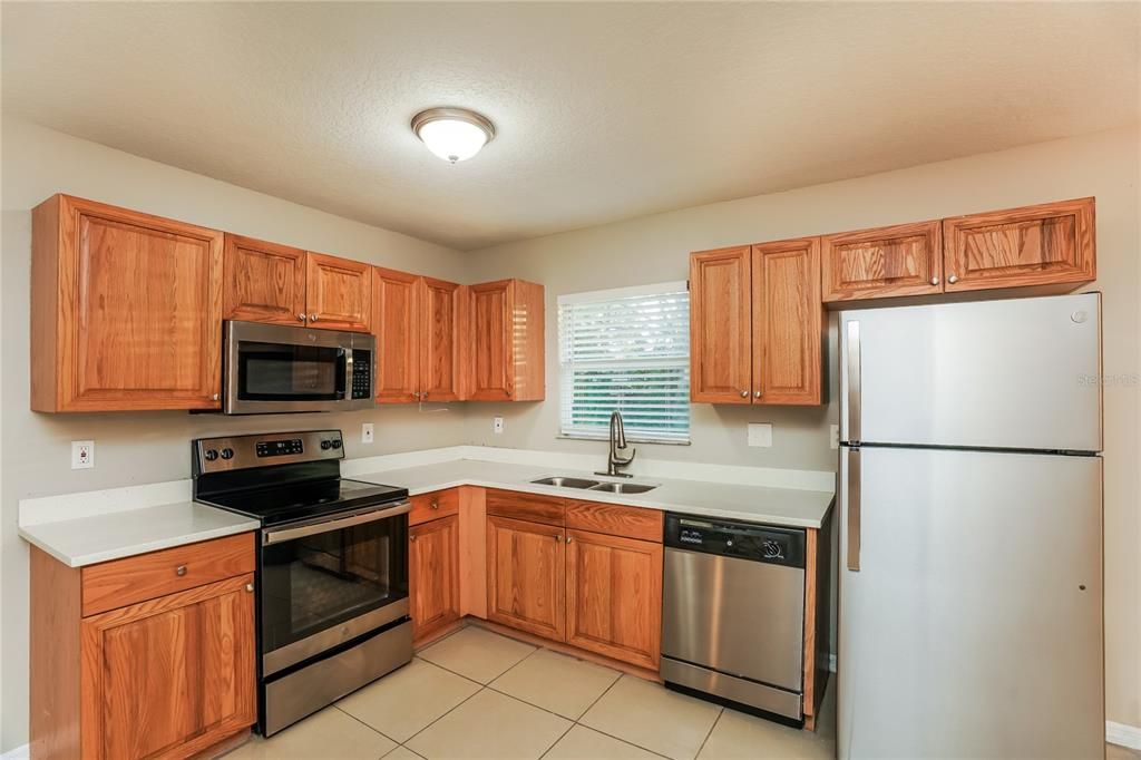 В аренду: $1,825 (3 спален, 2 ванн, 1148 Квадратных фут)