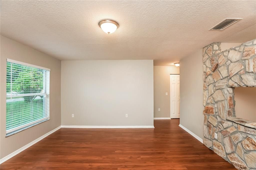 В аренду: $1,825 (3 спален, 2 ванн, 1148 Квадратных фут)