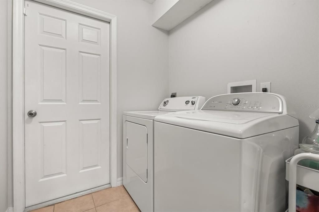 На продажу: $379,000 (4 спален, 2 ванн, 2124 Квадратных фут)