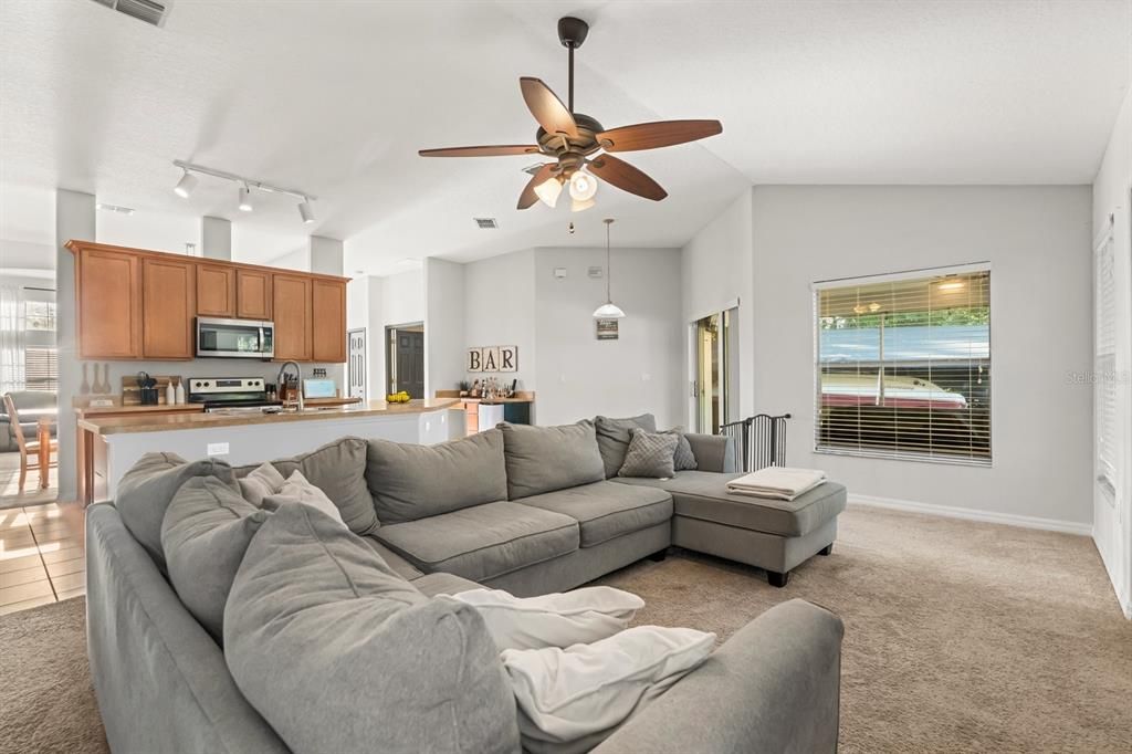 На продажу: $379,000 (4 спален, 2 ванн, 2124 Квадратных фут)