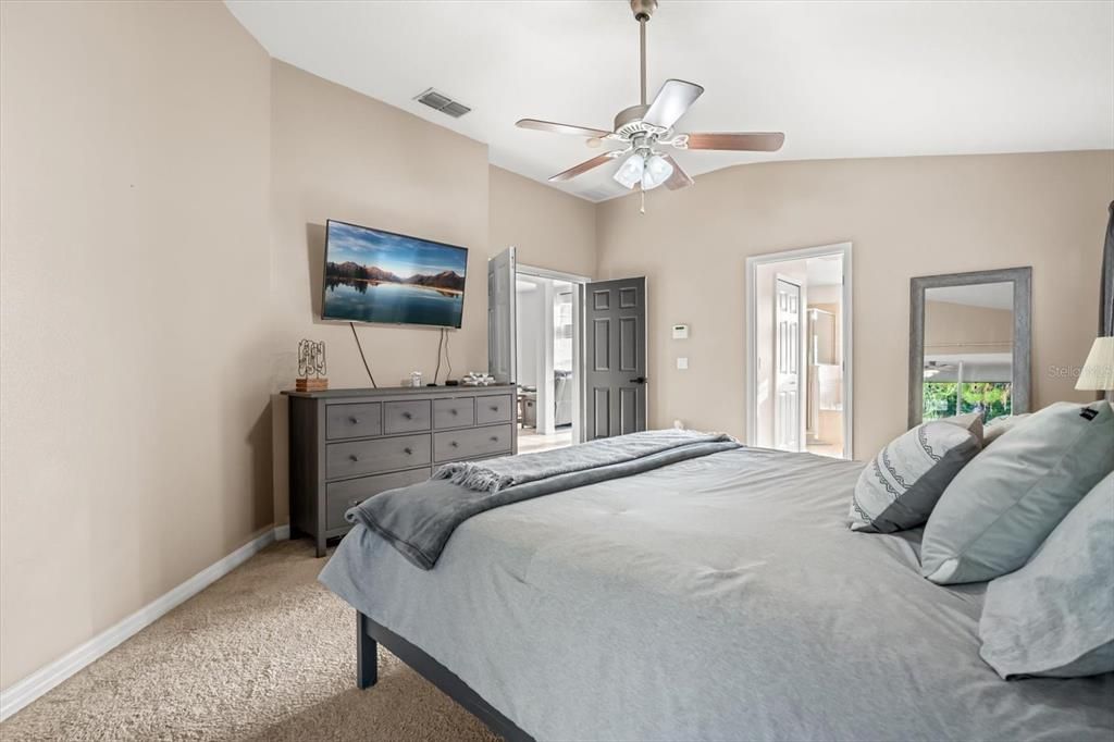 На продажу: $379,000 (4 спален, 2 ванн, 2124 Квадратных фут)