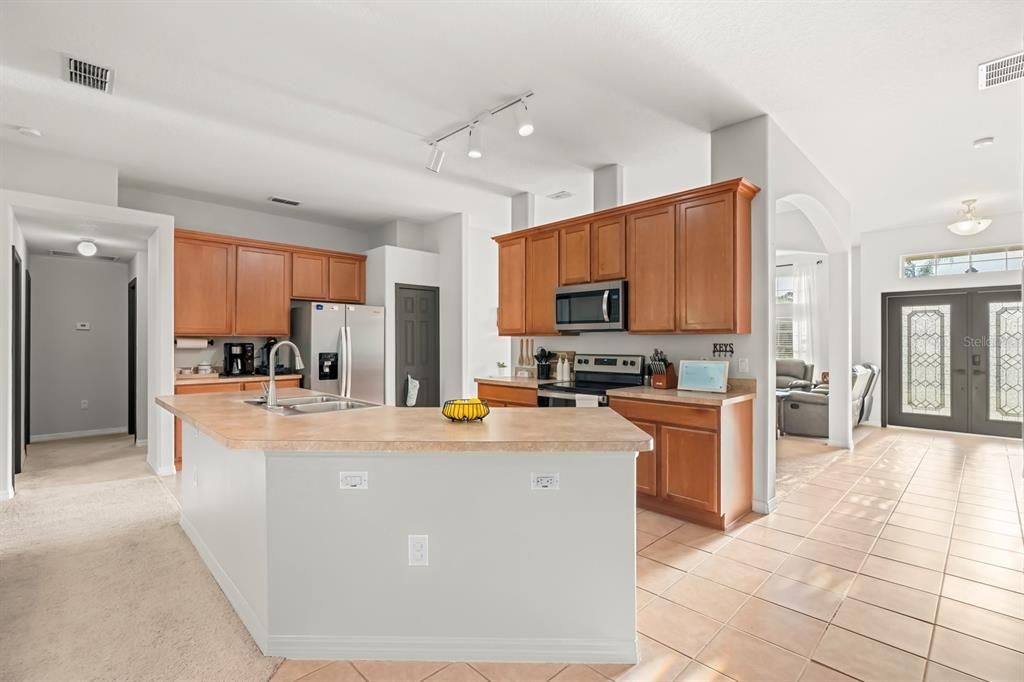 На продажу: $379,000 (4 спален, 2 ванн, 2124 Квадратных фут)