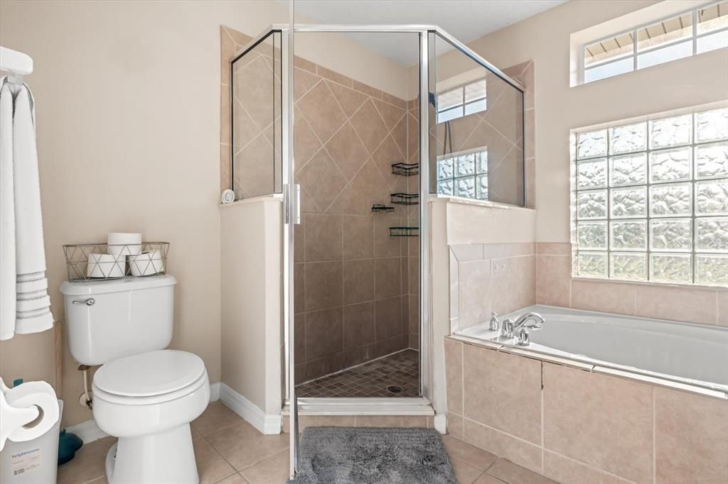 На продажу: $379,000 (4 спален, 2 ванн, 2124 Квадратных фут)