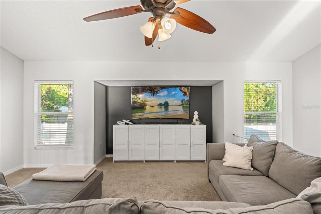 На продажу: $379,000 (4 спален, 2 ванн, 2124 Квадратных фут)