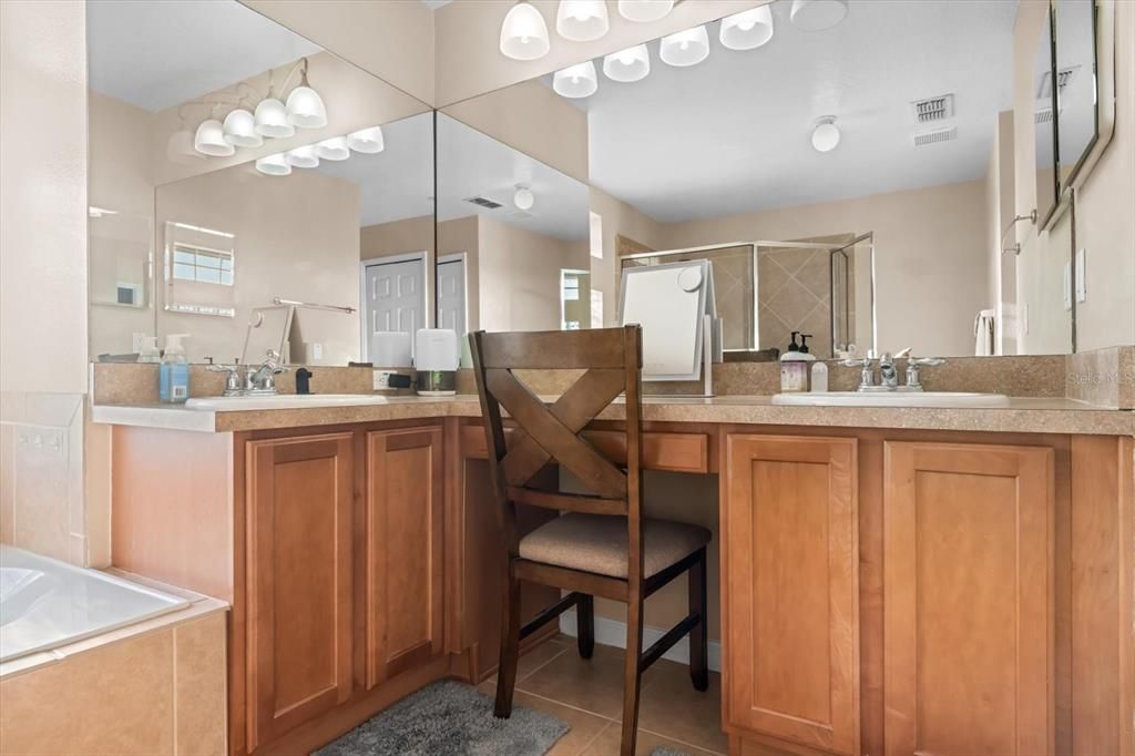 На продажу: $379,000 (4 спален, 2 ванн, 2124 Квадратных фут)