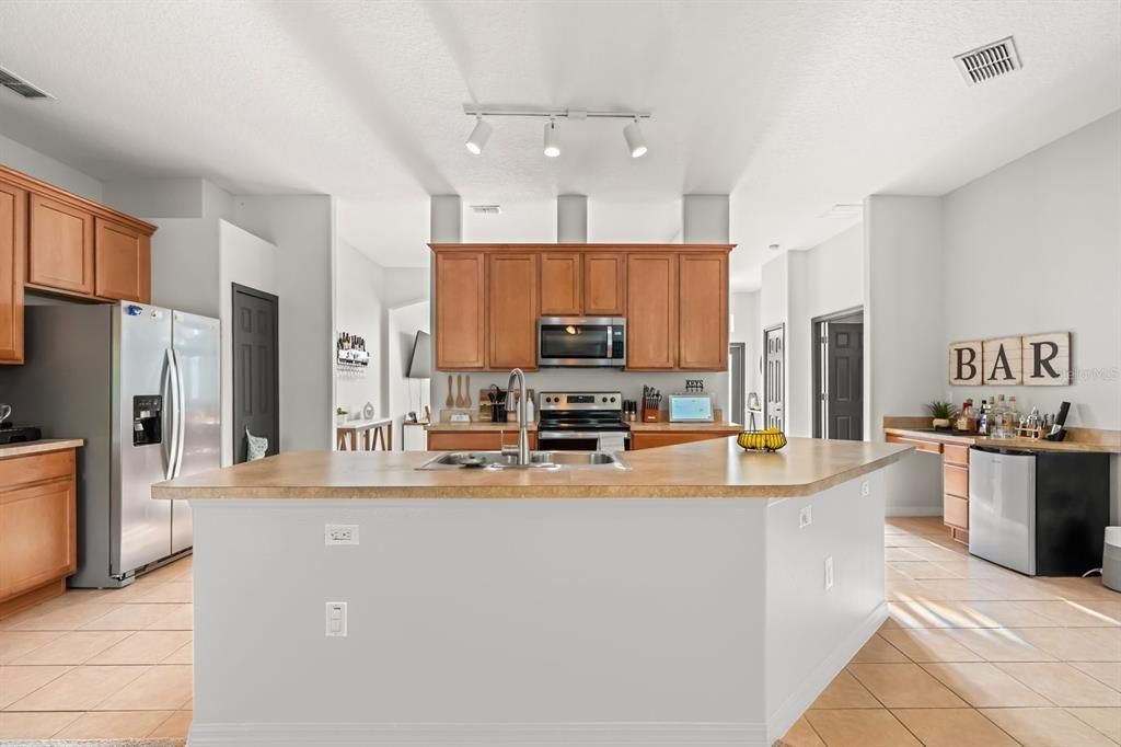 На продажу: $379,000 (4 спален, 2 ванн, 2124 Квадратных фут)