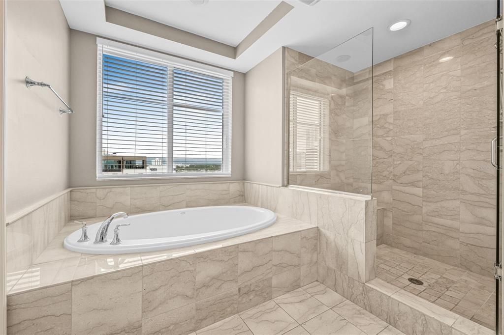 出租: $10,000 (3 贝兹, 3 浴室, 2634 平方英尺)