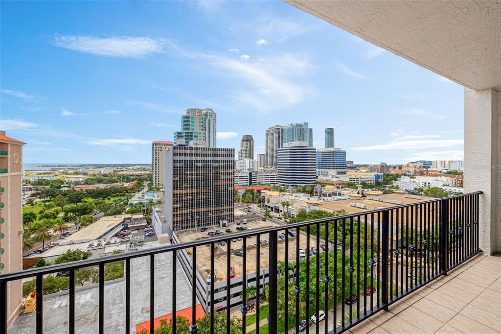 出租: $10,000 (3 贝兹, 3 浴室, 2634 平方英尺)