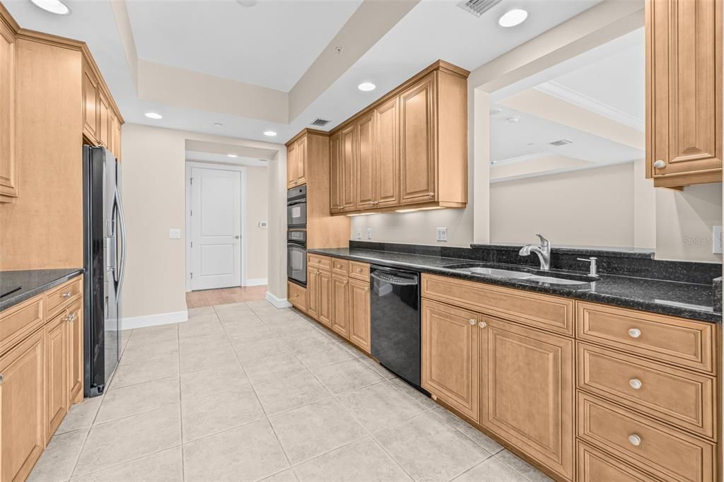 出租: $10,000 (3 贝兹, 3 浴室, 2634 平方英尺)