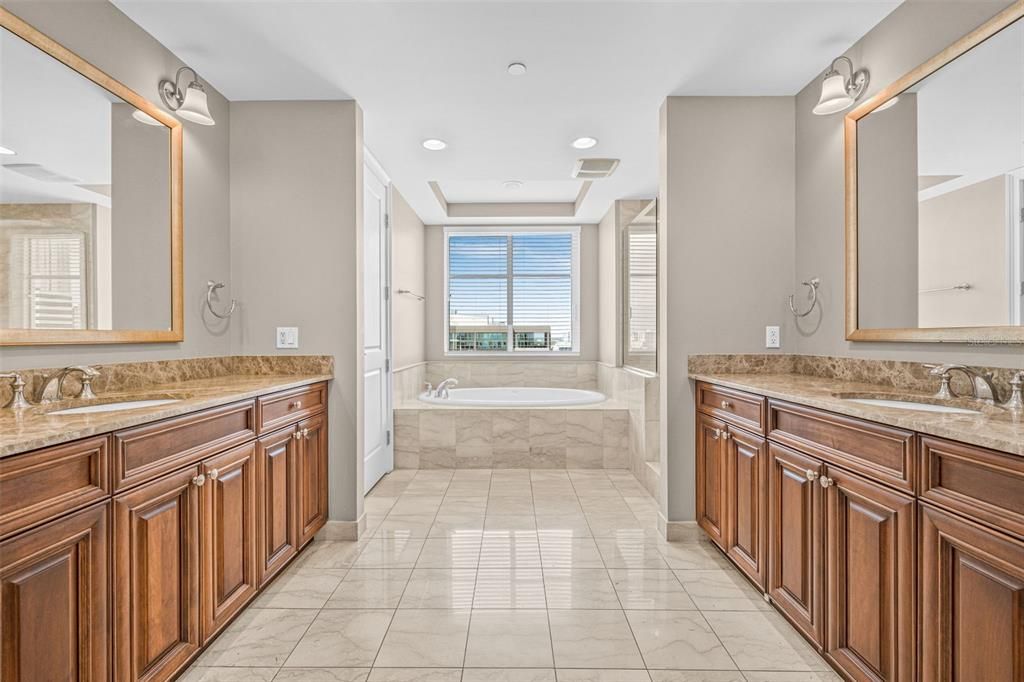 出租: $10,000 (3 贝兹, 3 浴室, 2634 平方英尺)