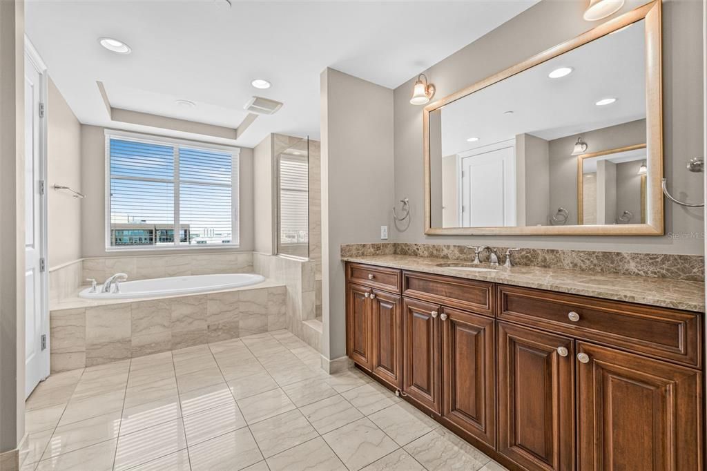 出租: $10,000 (3 贝兹, 3 浴室, 2634 平方英尺)