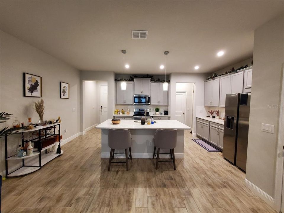 Active With Contract: $2,600 (3 beds, 2 baths, 1968 Square Feet)